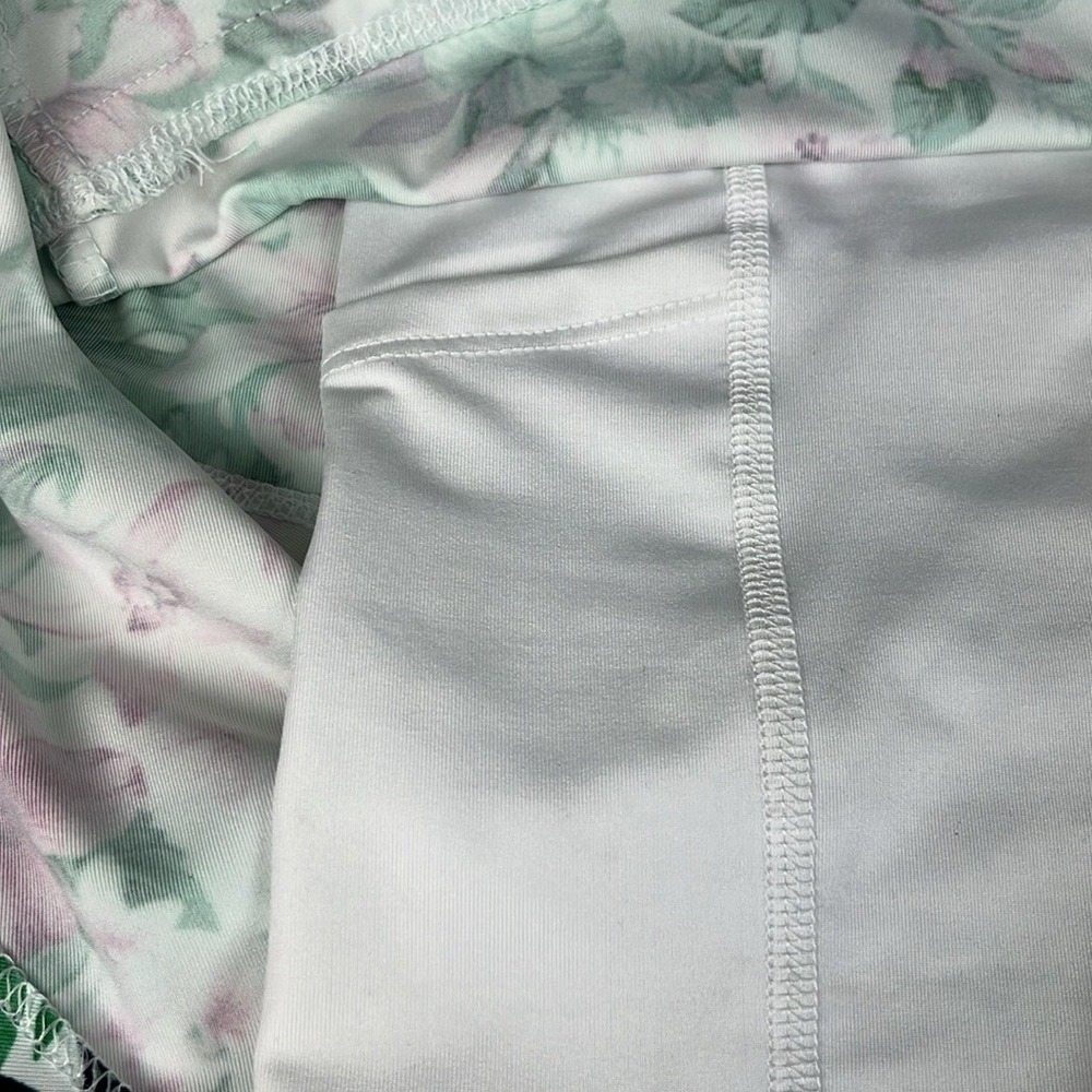 Tommy Bahama EUC Golf Skort Womens XL Pink Green Tropical Floral Hibiscus Ruffle - Picture 6 of 7